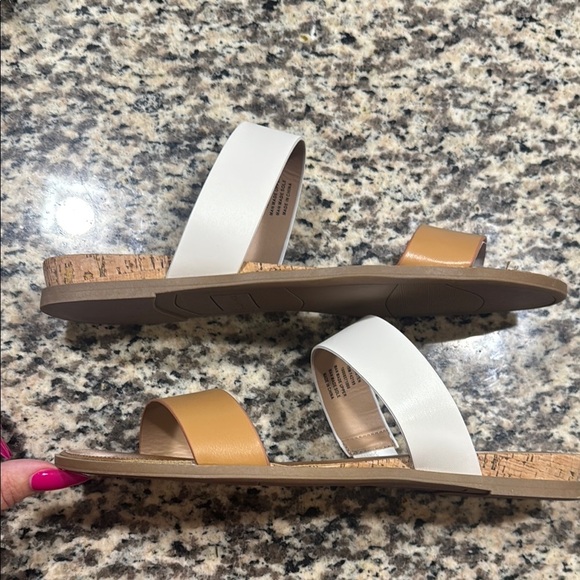 🆕 Sun + Stone Tan and White Minimalist Sandals. 10. Brand New in Box!!💥💥 - Picture 4 of 7